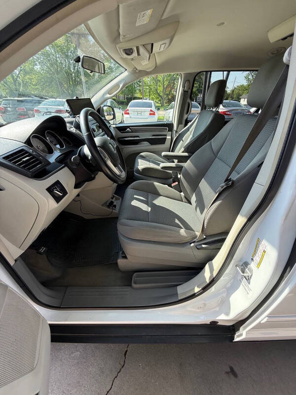 2013 Volkswagen Routan S