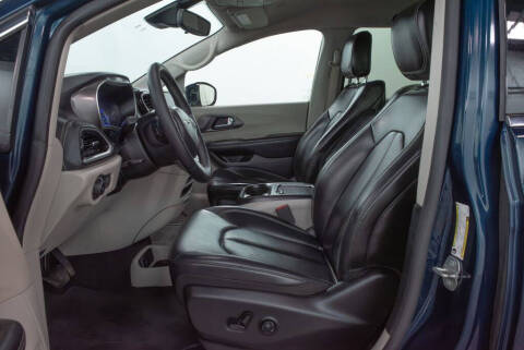 2024 Chrysler Pacifica Plug-In Hybrid Select