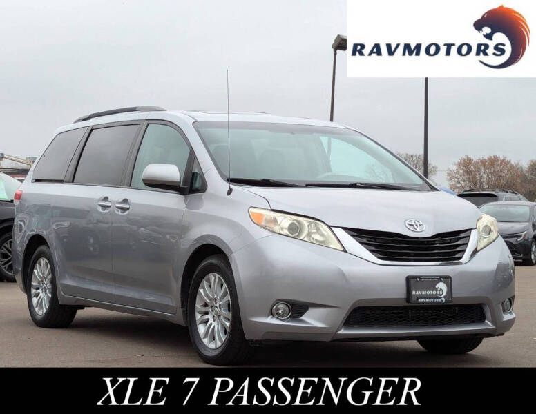 2014 Toyota Sienna XLE's photo