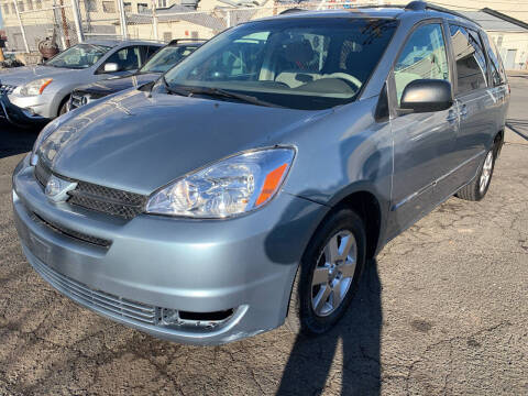 2005 Toyota Sienna LE 8 Passenger