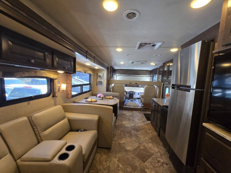 2017 Thor Motor Coach Windsport