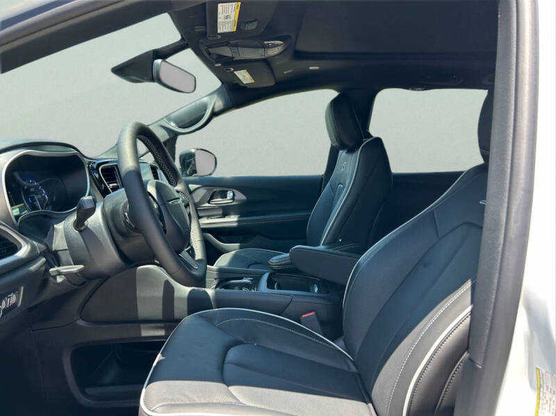 2027 Chrysler Pacifica Limited