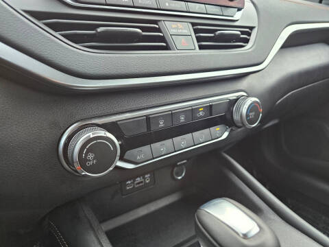 2022 Nissan Altima 2.5 SR