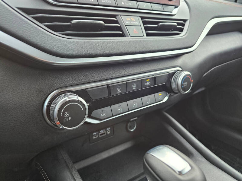 2022 Nissan Altima 2.5 SR