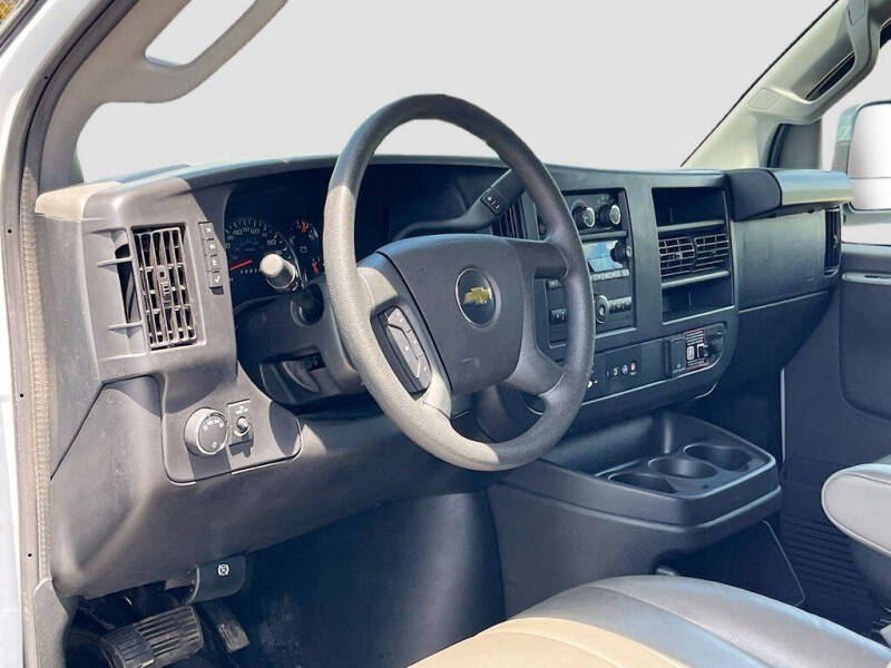 2025 Chevrolet Express 2500