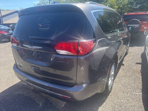 2017 Chrysler Pacifica Touring-L