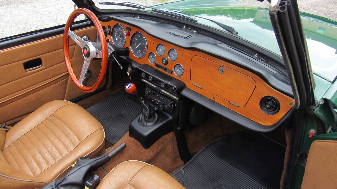 1976 Triumph TR6 13