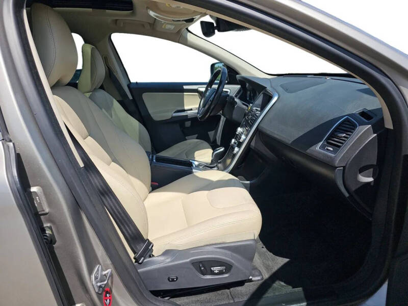 2016 Volvo XC60 T6 Platinum