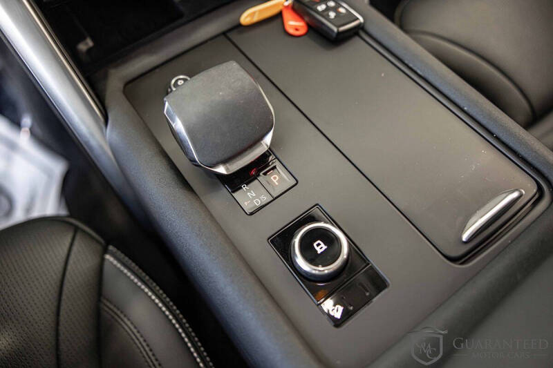 2024 Land Rover Discovery P300 S