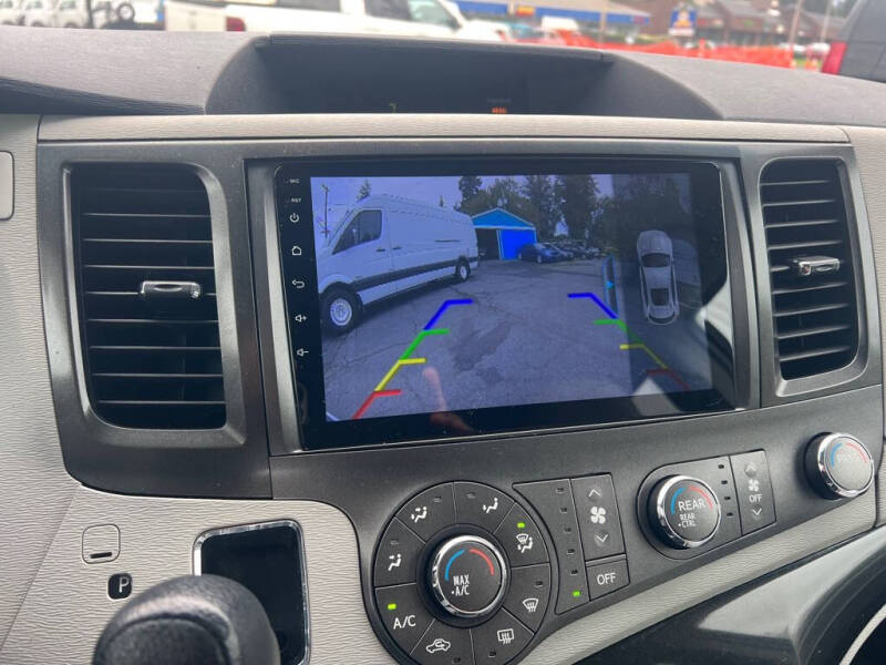 2012 Toyota Sienna Base 7-Passenger