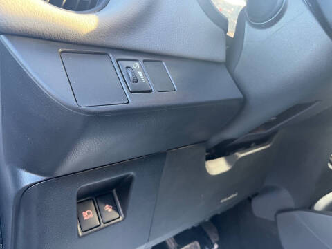 2017 Toyota Yaris 5-Door LE