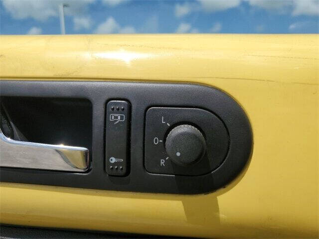 2009 Volkswagen New Beetle Base PZEV