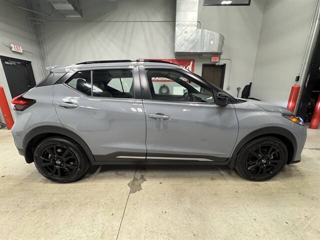 2022 Nissan Kicks SR