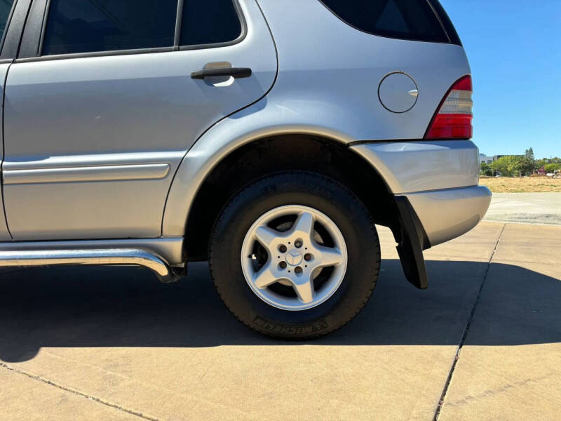 2000 Mercedes-Benz M-Class ML 320