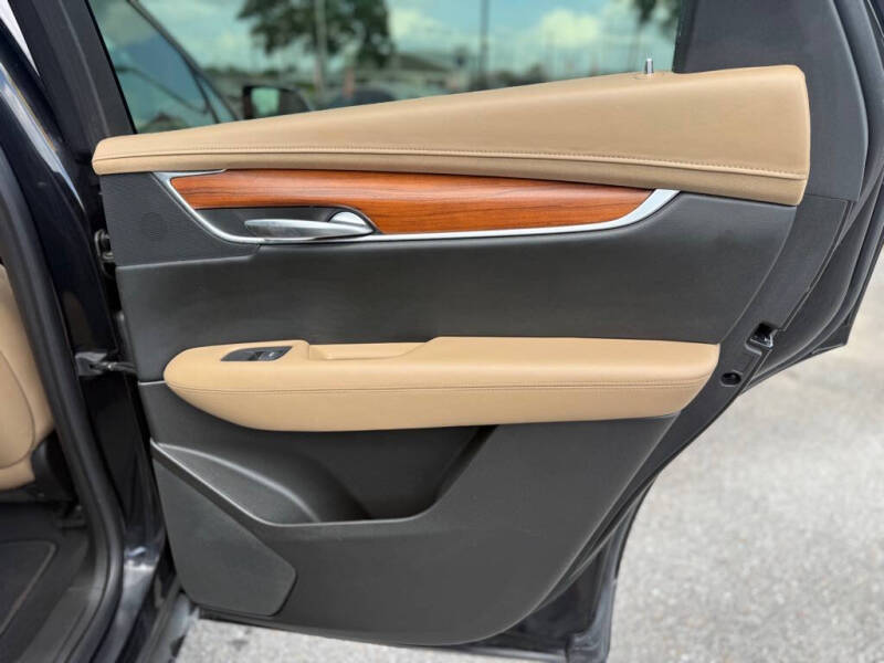 2017 Cadillac XT5 Platinum