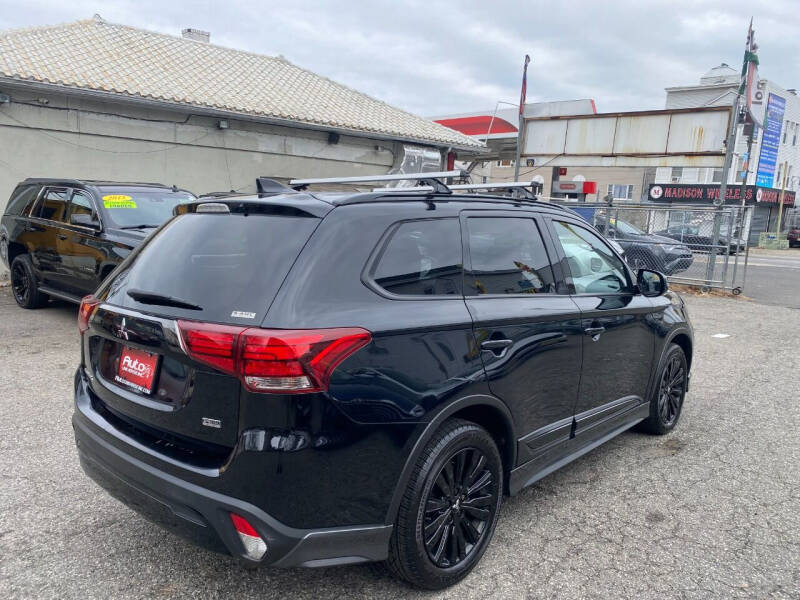 2020 Mitsubishi Outlander Special Edition