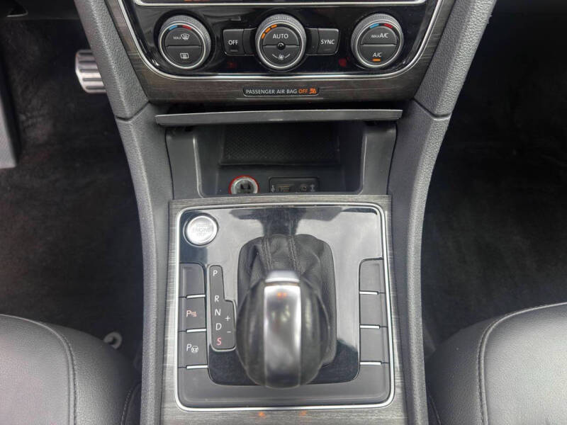 2017 Volkswagen Passat 1.8T SEL Premium