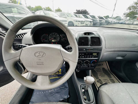 2004 Hyundai Accent GL
