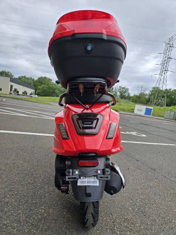2025 Ice Bear Classic 150cc Scooter