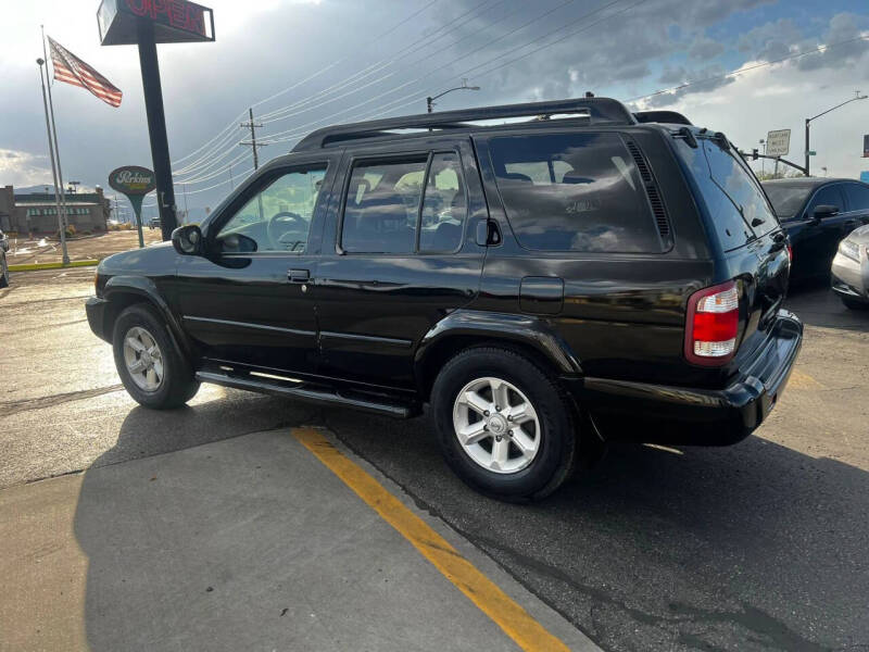 2004 Nissan Pathfinder LE Platinum