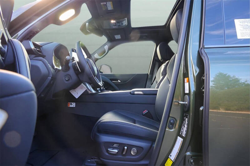 2025 Lexus LX 600 Premium