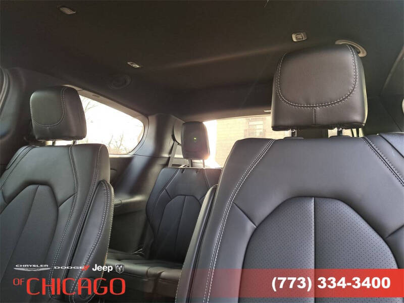 2026 Chrysler Pacifica Select