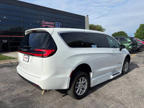 2025 Chrysler Pacifica Select