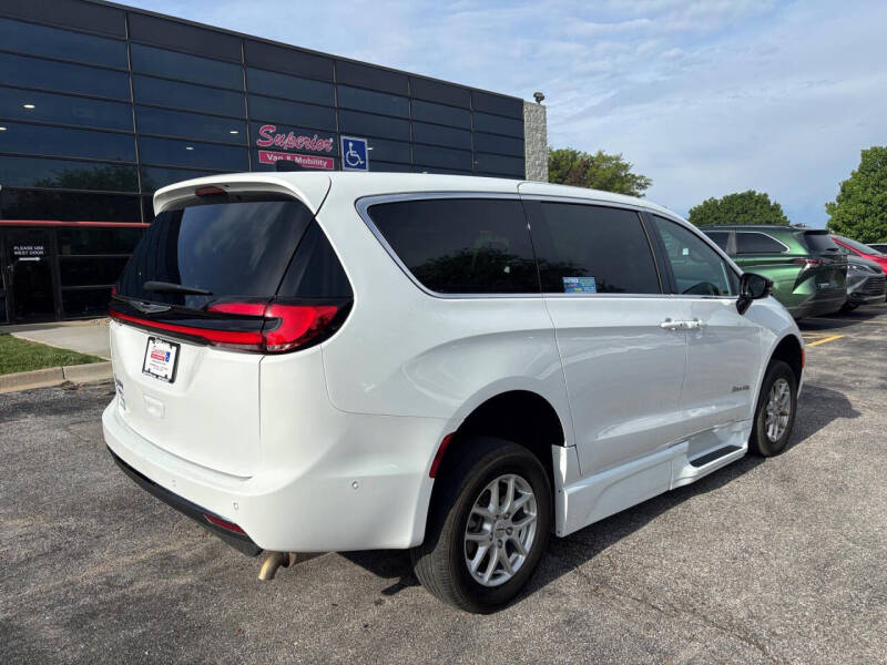 2025 Chrysler Pacifica Select