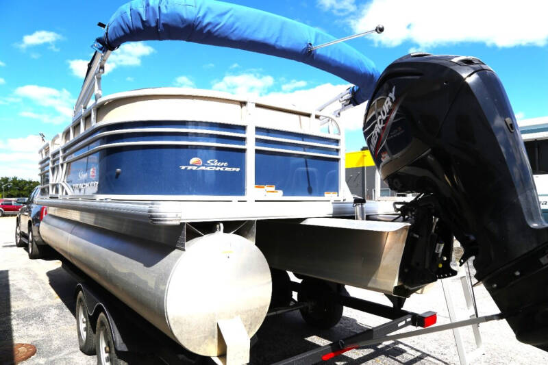 2020 Sun Tracker PANTOON BOAT