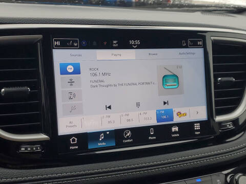 2026 Chrysler Pacifica Select