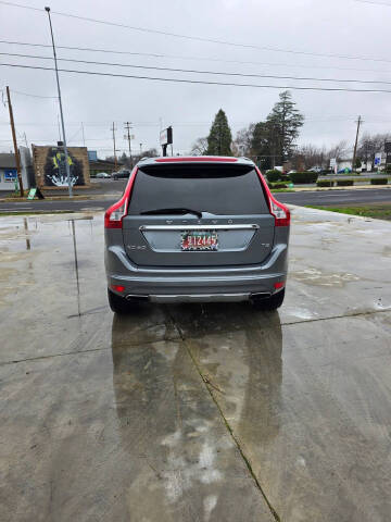 2016 Volvo XC60 T5 Drive-E Premier