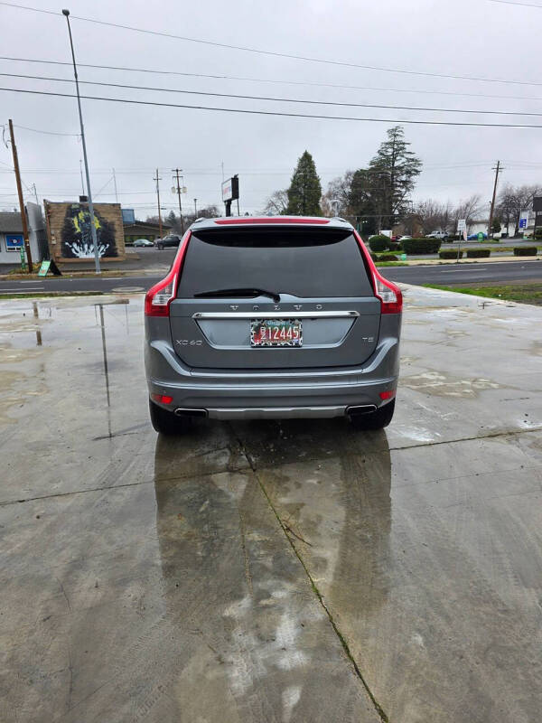 2016 Volvo XC60 T5 Drive-E Premier