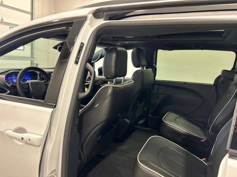 2027 Chrysler Pacifica Limited