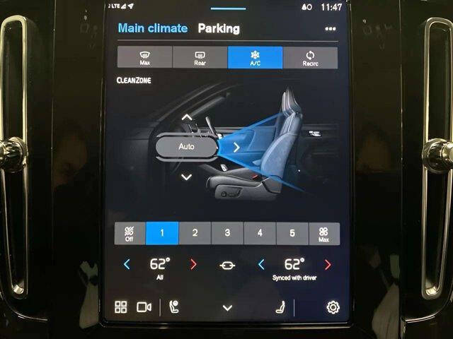 2025 Volvo XC40 B5 Plus Bright Theme