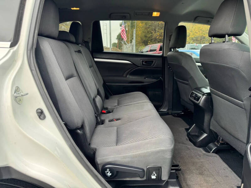 2017 Toyota Highlander LE