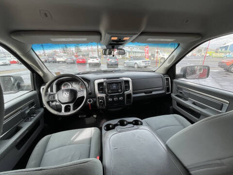 2017 RAM 1500 SLT