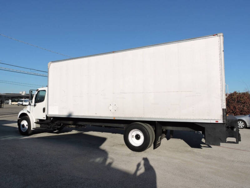 2009 Freightliner M2 106