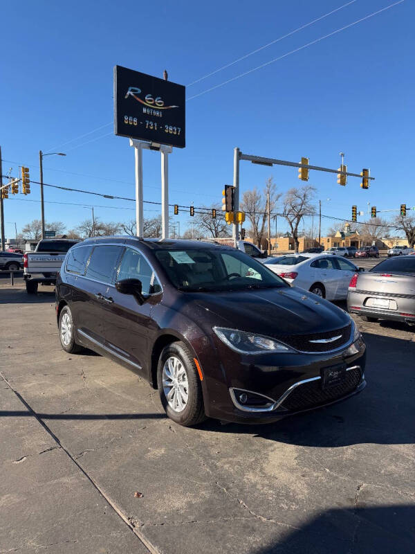2018 Chrysler Pacifica Touring L's photo