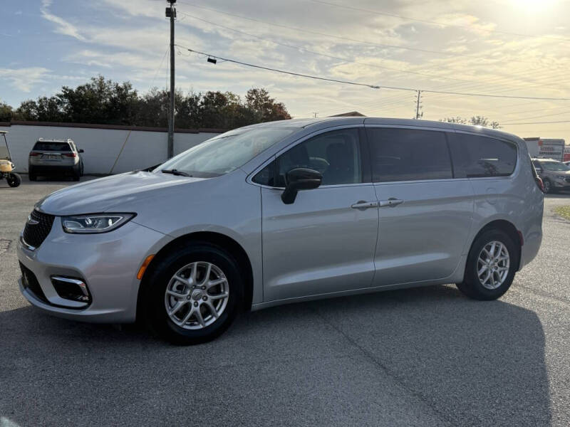 2024 Chrysler Pacifica Touring L