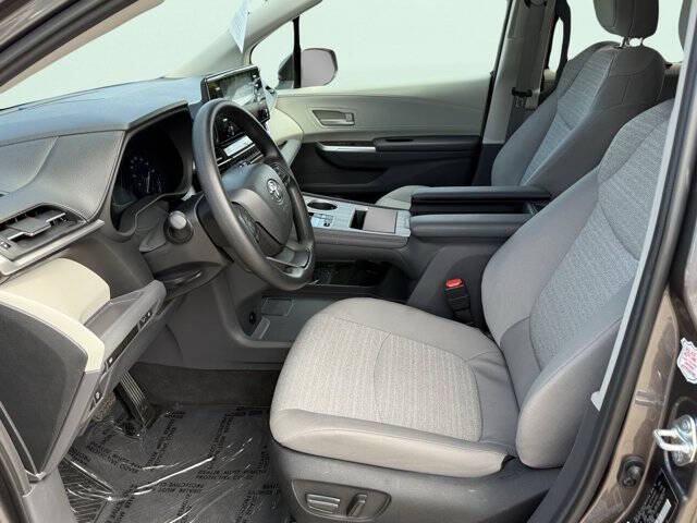 2024 Toyota Sienna LE 8-Passenger
