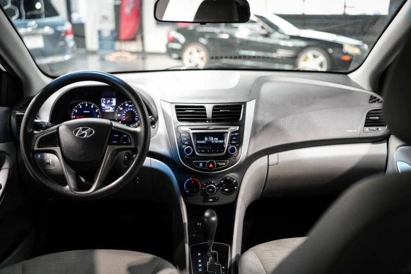 2016 Hyundai Accent SE