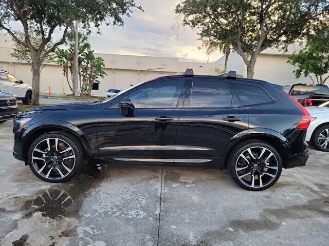 2025 Volvo XC60 B5 Ultra Dark Theme