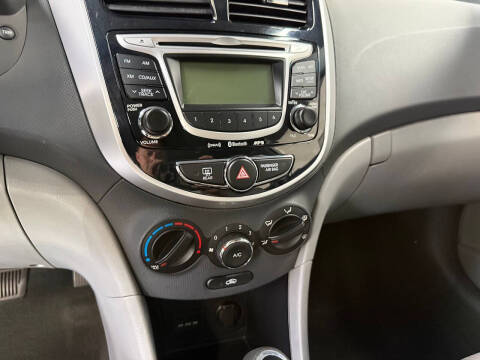 2012 Hyundai Accent GLS