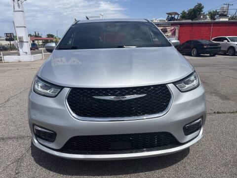 2023 Chrysler Pacifica Touring