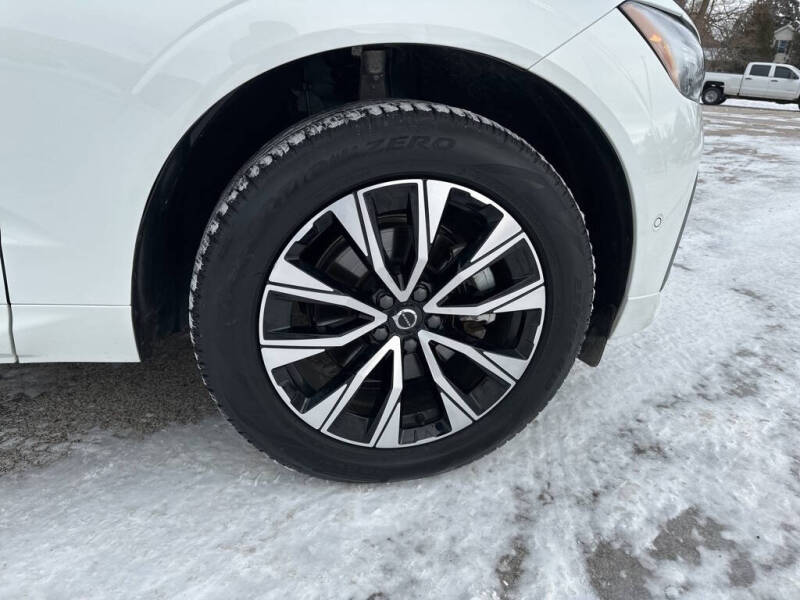 2025 Volvo XC60 B5 Plus Dark Theme