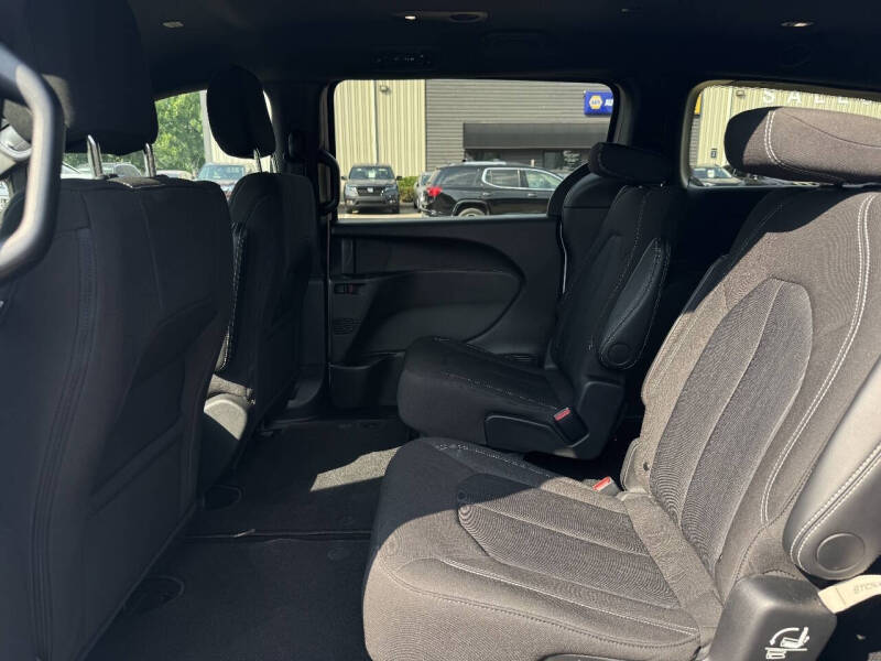 2024 Chrysler Pacifica Touring