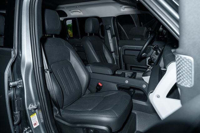 2022 Land Rover Defender 110 SE