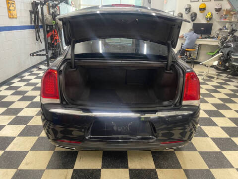 2017 Chrysler 300 C