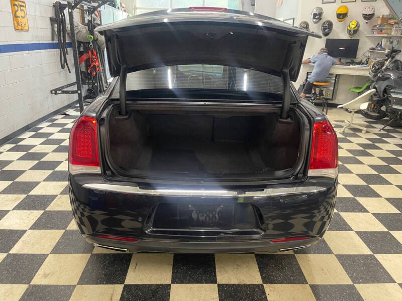2017 Chrysler 300 C