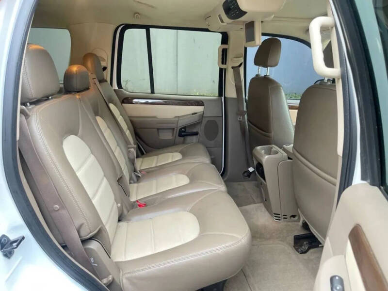 2004 Ford Explorer Eddie Bauer